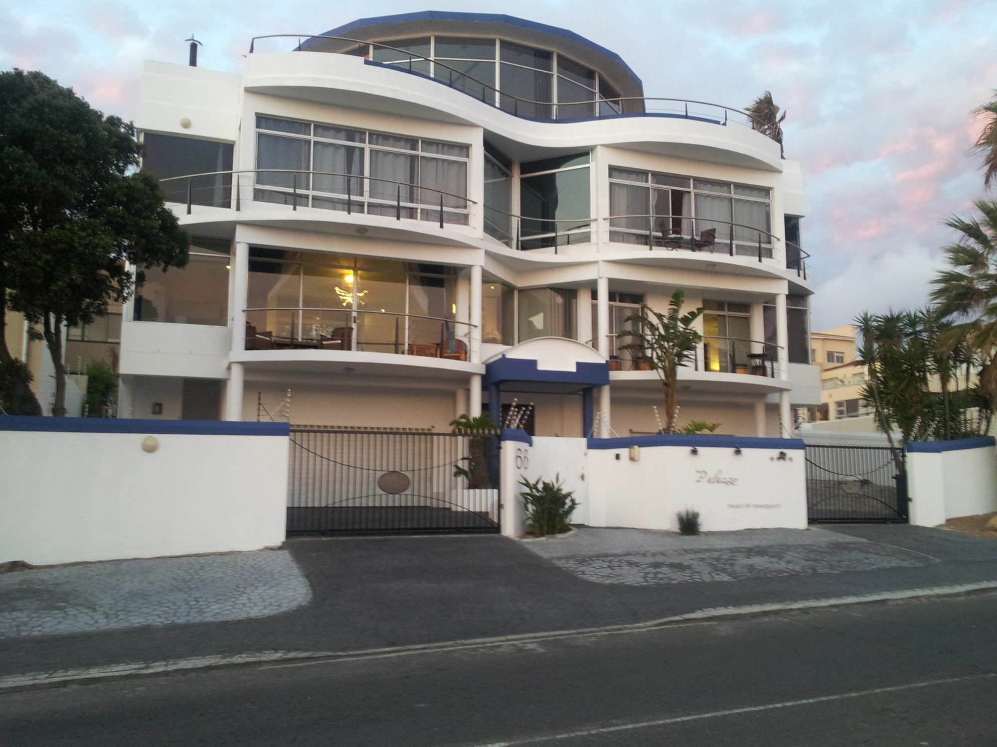 Hôtel Bread & Barrel Palazzo Blouberg à Bloubergstrand Extérieur photo